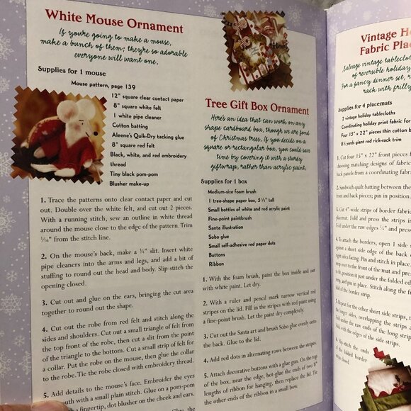 MARY ENGELBREIT CHRISTMAS WITH MARY ENGELBREIT HERE COMES SANTA CLAUSE BOOK - Picture 6 of 7